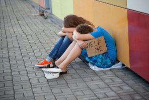 LOS JÓVENES DE LA CALLE EN ESPAÑA: UNA REALIDAD INVISIBILIZADA