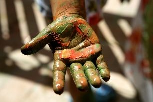 PENURIAS E INCERTIDUMBRES DE LA INFANCIA EN UN MUNDO DESIGUAL