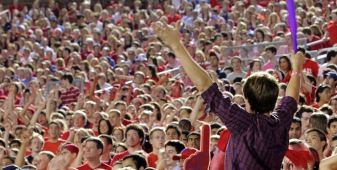 DE ESPECTADORES, FANS Y MILITANTES