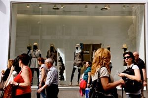 LA PSEUDO-DEMOCRACIA QUE VAN IMPONIENDO LOS POPULISTAS