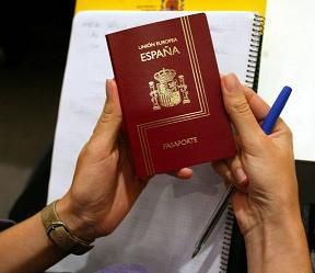 UNA GRAN BRONCA POR UN PASAPORTE