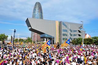 ¿HACIA DÓNDE NOS LLEVAN EL GOBIERNO DE RAJOY Y EL INDEPENDENTISMO CATALÁN?