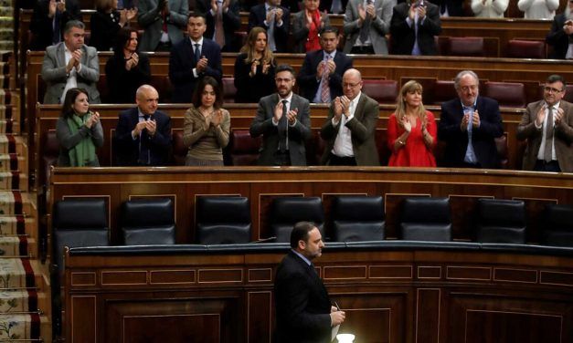 LA POLÍTICA ESPECTÁCULO QUE NO INCIDE EN LOS INTERESES DE LOS CIUDADANOS