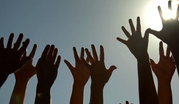 DEMOCRACIA ASEDIADA