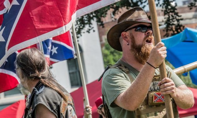 SUPREMACISTAS BLANCOS, LAS CAMISAS PARDAS DE TRUMP