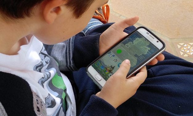 7 DE CADA 10 NIÑAS Y NIÑOS DISPONEN DE MÓVIL