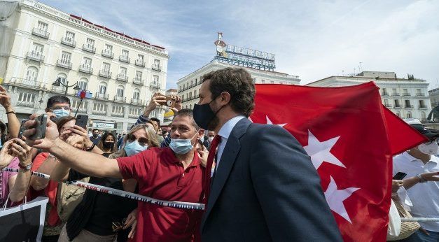 EL AGGIORNAMIENTO DE LOS PARTIDOS CONSERVADORES ESPAÑOLES