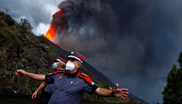SOBRE EL VOLCÁN