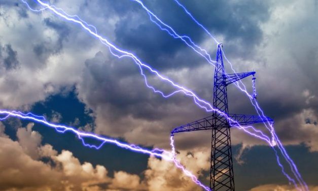 EL PRECIO DE LA LUZ: VALENTÍA Y MISERIA