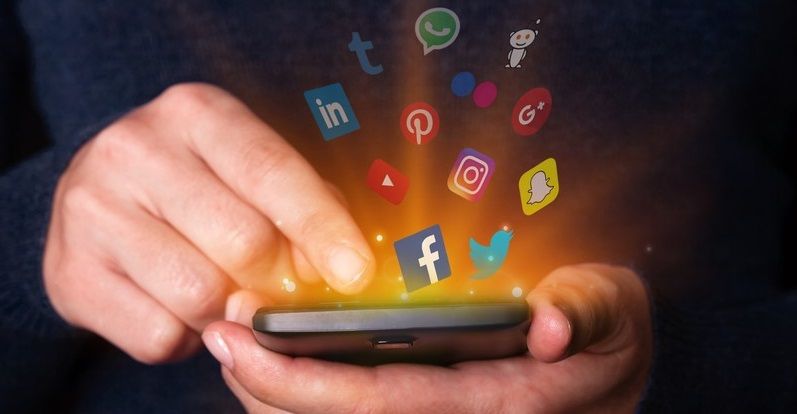 LAS REDES SOCIALES EN DEMOCRACIA: CONFIANZA Y SEGUIMIENTO