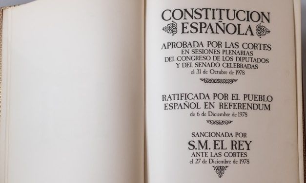 ¿ESPAÑA NO TIENE CONSTITUCIÓN?