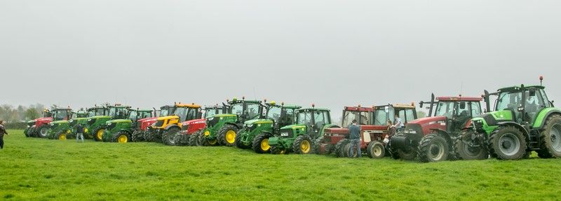 ENTRE LA REVUELTA AGRARIA Y EL TRACTOR AMARILLO