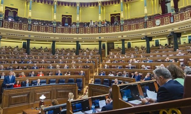 EL BOCHORNO DEL DEBATE POLÍTICO