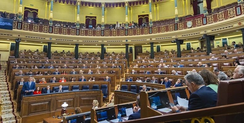EL BOCHORNO DEL DEBATE POLÍTICO
