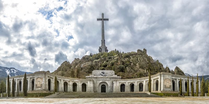 EL PELIGRO DE NEGAR EL FRANQUISMO Y EL NAZISMO DESDE LAS INSTITUCIONES