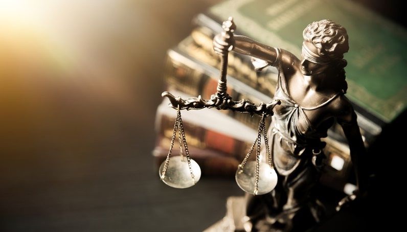 LA COMISIÓN EUROPEA ACABA SU MANDATO, PERO EL CONSEJO GENERAL DEL PODER JUDICIAL SIGUE EMPANTANADO, SIN RENOVARSE