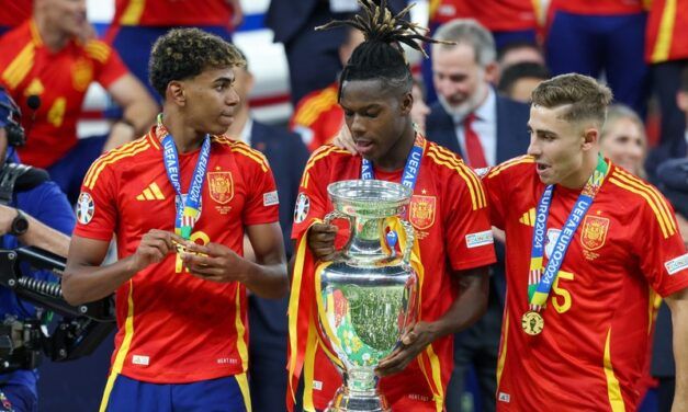 LA ROJA Y LA ALEGRÍA
