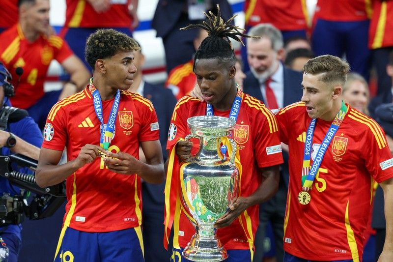 LA ROJA Y LA ALEGRÍA