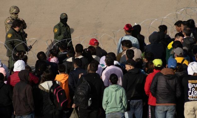 MIGRANTES COMO SACOS DE BOXEO