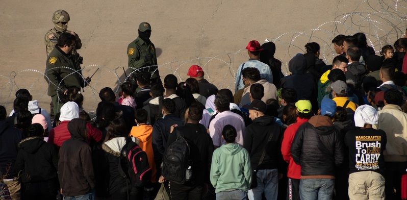 MIGRANTES COMO SACOS DE BOXEO