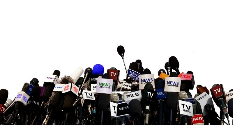 LA DISOCIACIÓN ENTRE LOS MEDIOS DE COMUNICACIÓN Y LA OPINIÓN DE LOS CIUDADANOS