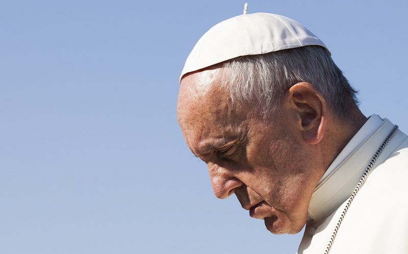 HOMENAJES A BERGOGLIO: MÁS EJEMPLO Y MENOS POSTUREO