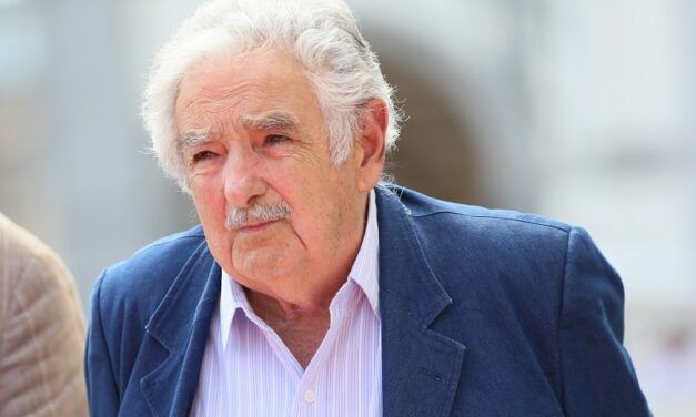 HASTA SIEMPRE, PRESIDENTE MÚJICA: LA POLÍTICA EN MAYÚSCULAS