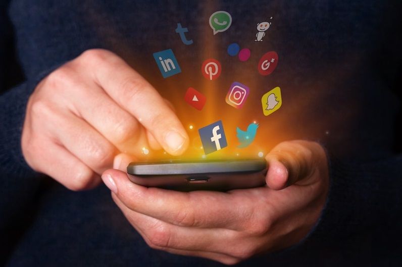 REDES SOCIALES Y POLARIZACIÓN
