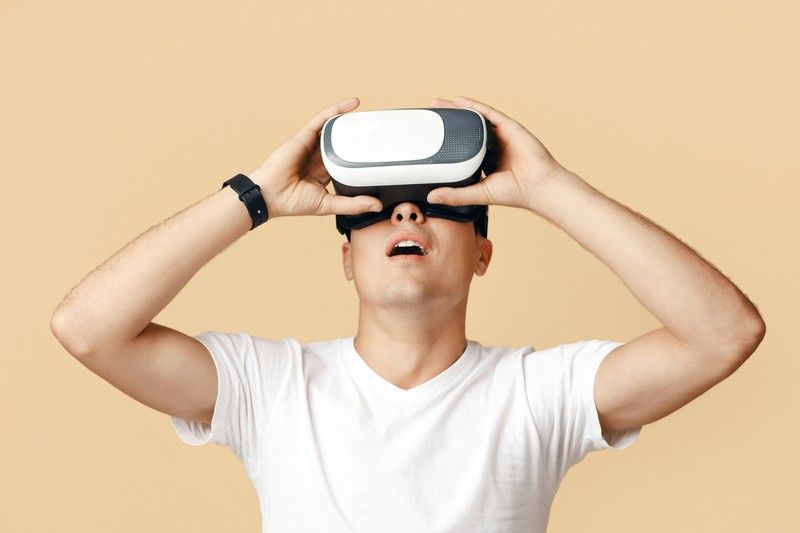 OPORTUNIDADES Y RIESGOS DEL MUNDO VIRTUAL ENTRE LAS NUEVAS GENERACIONES