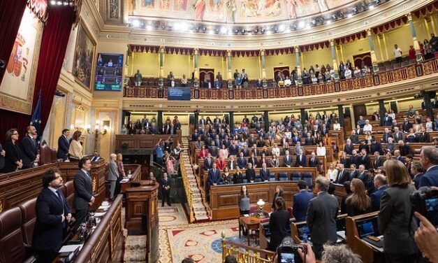 7 AÑOS GOBERNANDO Y APROBANDO LEYES SIN MAYORÍA