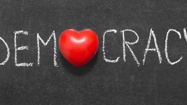 VALORACIÓN DE LA DEMOCRACIA EN COMPARACIÓN CON LA DICTADURA FRANQUISTA