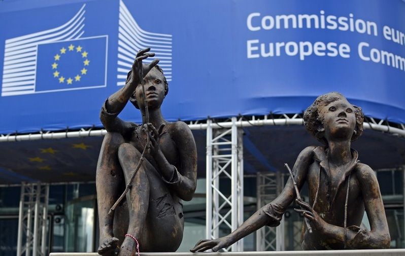 EUROPA Y EEUU: ¿INDIGNACIÓN O INCONSECUENCIA?