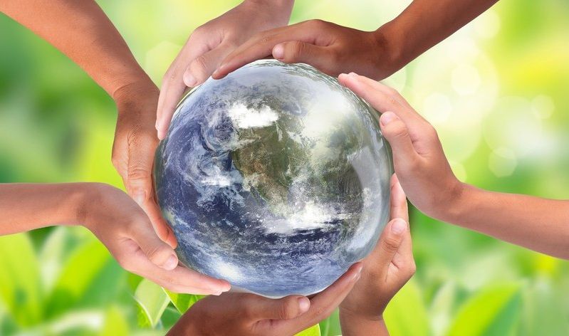 LA POESÍA NOS HARÁ HUMANIDAD
