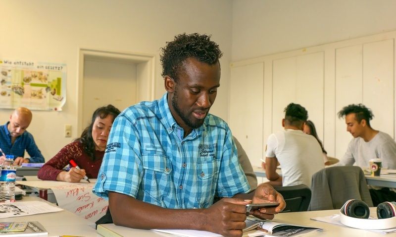 LA REGULARIZACIÓN DE LOS INMIGRANTES Y LA RESPUESTA DE LA DERECHA