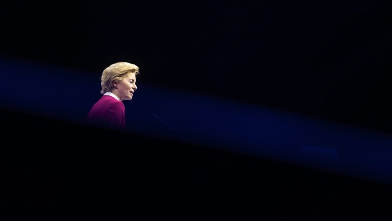 URSULA VON DER LEYEN: CUANDO LOS GOBERNANTES COMUNITARIOS ACTÚAN COMO POLÍTICOS NACIONALES
