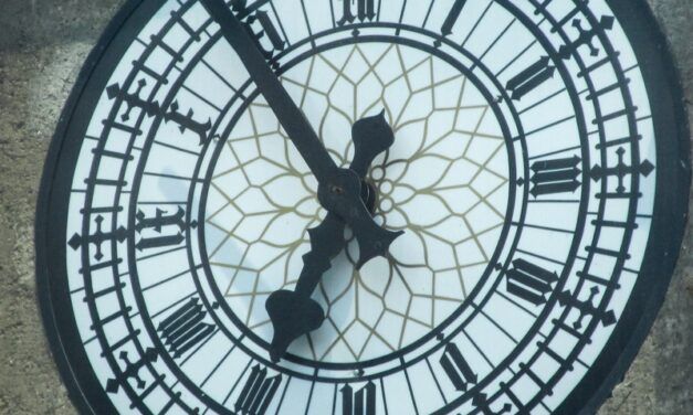 CAMBIO DE HORA: BRUSELAS SIGUE SIN MIRAR EL RELOJ