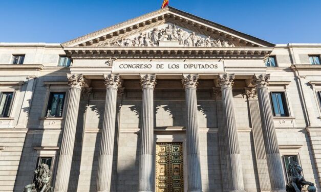 COMPRENDIENDO LA TENSIÓN Y AGRESIVIDAD EN LA VIDA POLÍTICA ESPAÑOLA