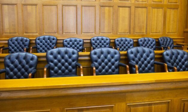 LA CRÓNICA POLÍTICA COMO CRÓNICA JUDICIAL. PERSISTE LA OPERACIÓN DE DERRIBO DEL GOBIERNO POR PROCEDIMIENTOS JUDICIALES