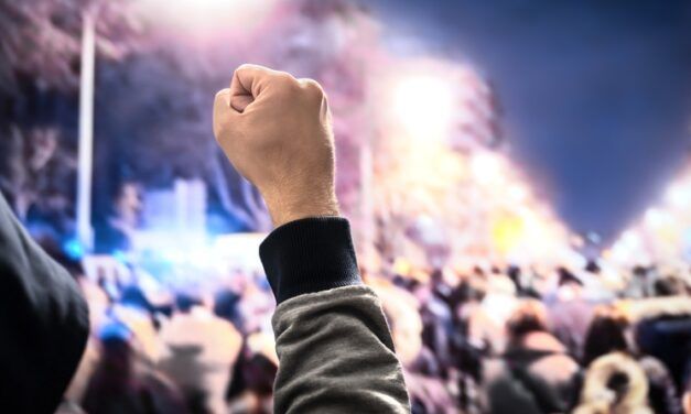 DEFENDER LOS DERECHOS HUMANOS “COMO UNA TRINCHERA”