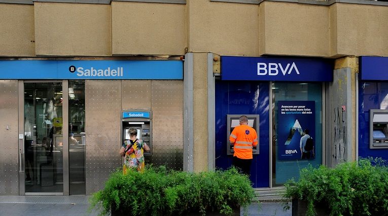CUANDO PARA IR AL BANCO HAY QUE RECORRER DIEZ KILÓMETROS O MÁS