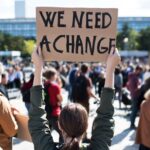 ANTE EL OTOÑO DEL DESCONTENTO JUVENIL