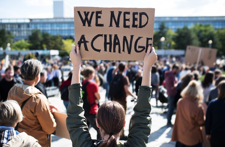 ANTE EL OTOÑO DEL DESCONTENTO JUVENIL