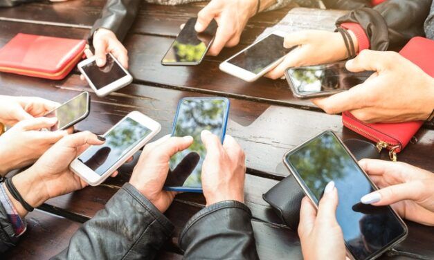 ADOLESCENTES Y REDES SOCIALES